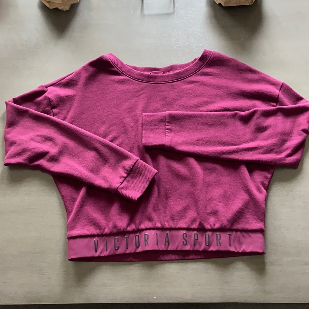 🔥🚨Victoria Sport Long Sleeve Crop Top